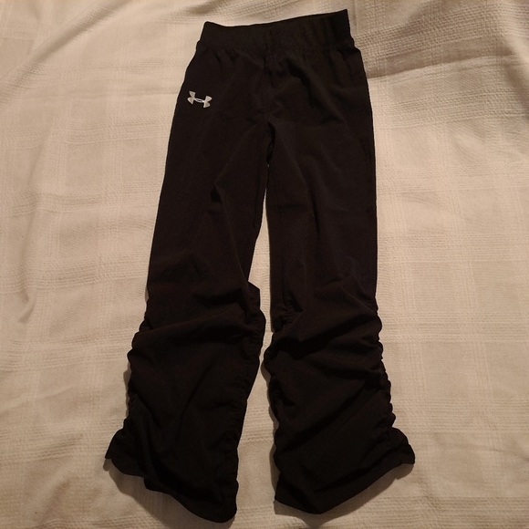 Under Armour girls size 6 black lightweight rushed leg pants - Picture 6 of 7